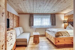 Hotel Alpenstolz