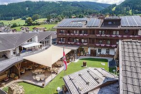 Hotel Alpenstolz