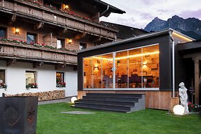 Hotel Alpenstolz