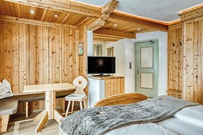 Hotel Alpenstolz