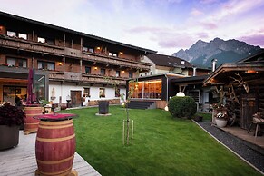 Hotel Alpenstolz