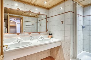 Hotel Alpenstolz