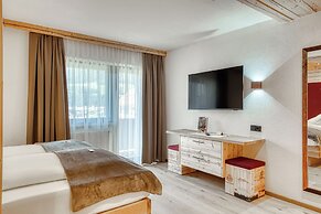 Hotel Alpenstolz