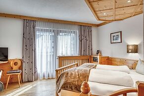 Hotel Alpenstolz