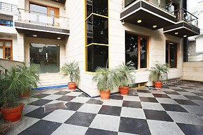 FabHotel GRD DLF Square