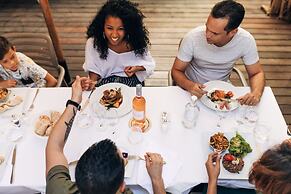 Le Saint Pierre Hotel