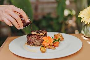 Le Saint Pierre Hotel