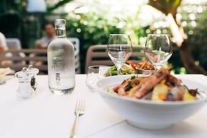 Le Saint Pierre Hotel