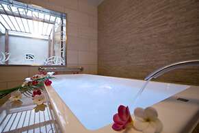 Hotel and Spa Lotus Modern – Adults Only