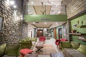 Anavasi Mountain Resort