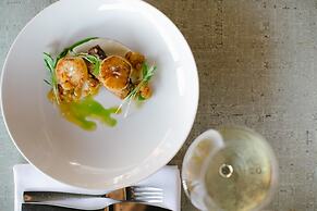 124 on Queen Hotel & Spa