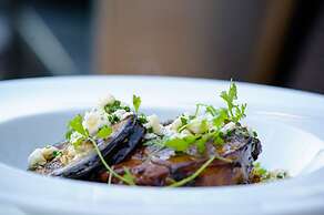 124 on Queen Hotel & Spa