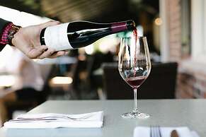 124 on Queen Hotel & Spa