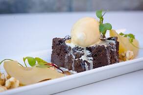 124 on Queen Hotel & Spa