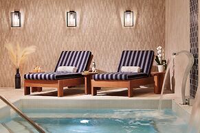 124 on Queen Hotel & Spa