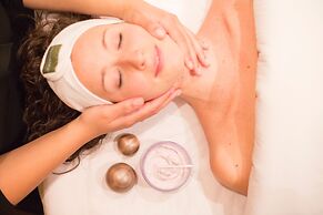 124 on Queen Hotel & Spa