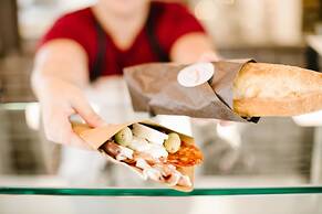 124 on Queen Hotel & Spa