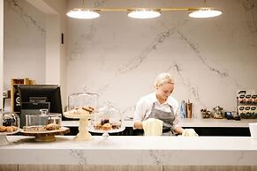 124 on Queen Hotel & Spa