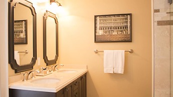 124 on Queen Hotel & Spa