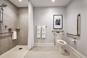 124 on Queen Hotel & Spa