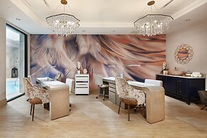 124 on Queen Hotel & Spa