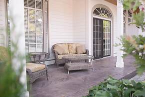 124 on Queen Hotel & Spa