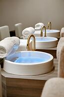 124 on Queen Hotel & Spa