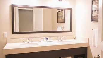 124 on Queen Hotel & Spa