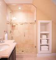 124 on Queen Hotel & Spa