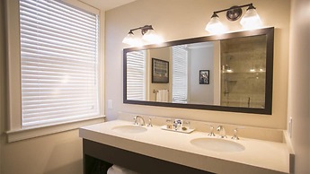 124 on Queen Hotel & Spa