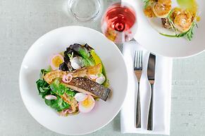 124 on Queen Hotel & Spa