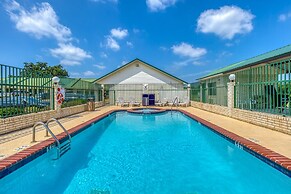 OYO Hotel Yoakum West