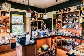 Kilauea Lodge and Restaurant