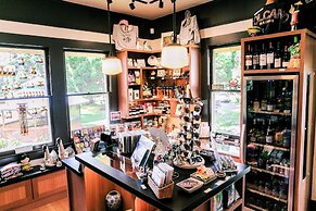 Kilauea Lodge and Restaurant