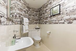 Braeburn Guest House / B&B