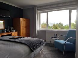 Braeburn Guest House / B&B