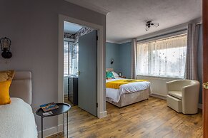 Braeburn Guest House / B&B