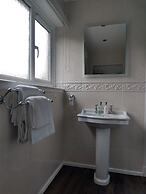 Braeburn Guest House / B&B