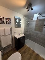 Braeburn Guest House / B&B