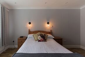 Braeburn Guest House / B&B