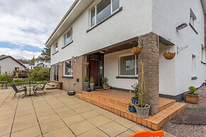 Braeburn Guest House / B&B