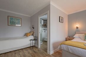 Braeburn Guest House / B&B