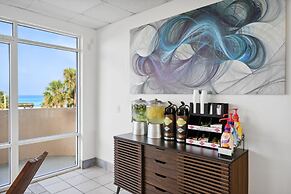 Holiday Terrace Beachfront Hotel, a By The Sea Resort