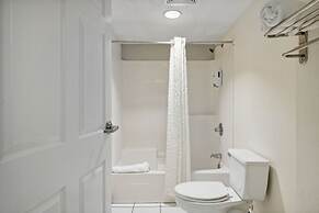 Holiday Terrace Beachfront Hotel, a By The Sea Resort