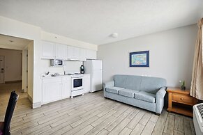 Holiday Terrace Beachfront Hotel, a By The Sea Resort