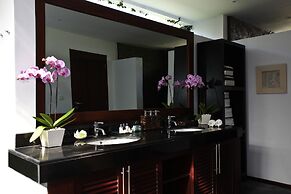 The Sanctus Villa