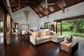 The Sanctus Villa