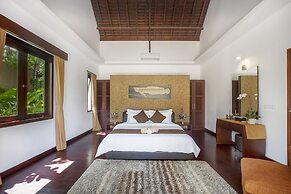 The Sanctus Villa
