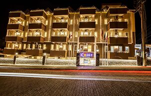 Comet De Luxe Hotel