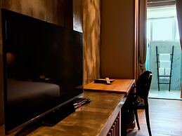 Kroque Boutique & Bistro